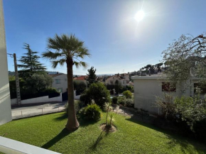Sea view flat with car park boarder Cannes